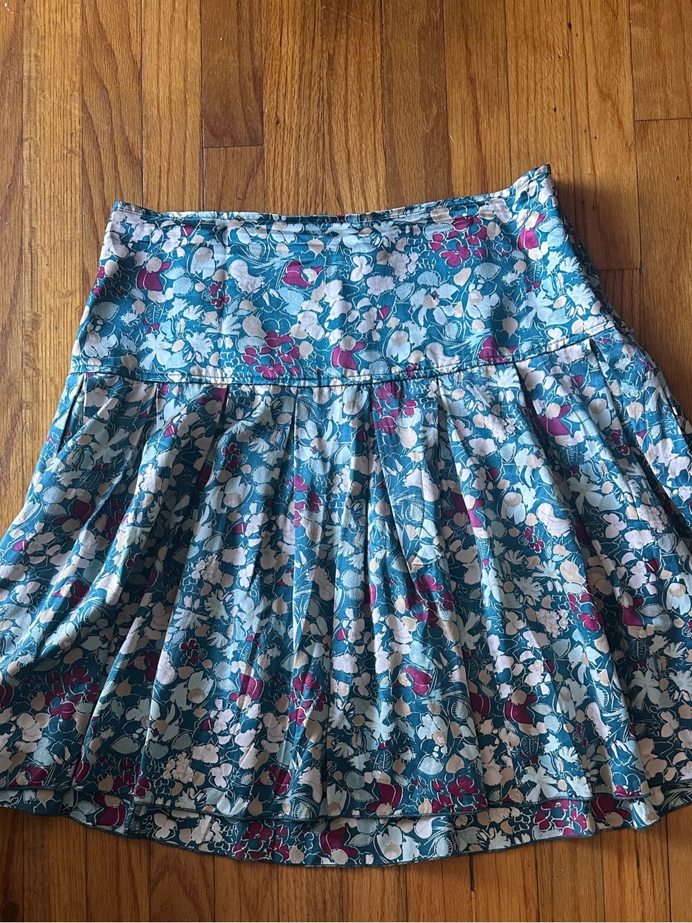 Kenzie Teal Silk Pleated Mini Skirt Size 10 Pink White Floral Print